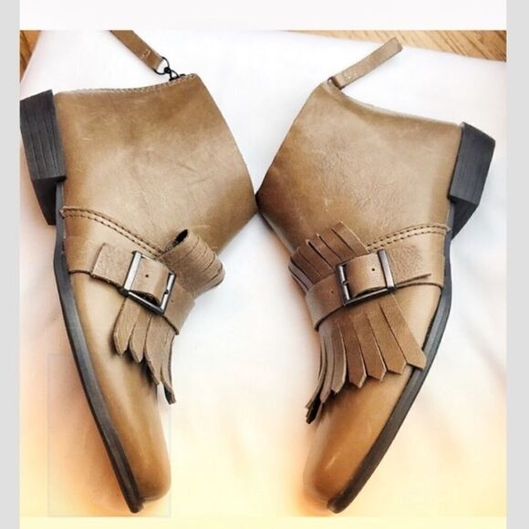 ALL BLACK BELTED KITTY BOOTIES.  NEW - Picture 7 of 7